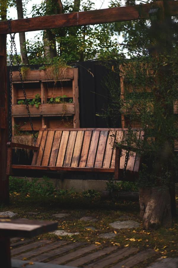 Oshovia Hostel Ushuaia Exterior photo